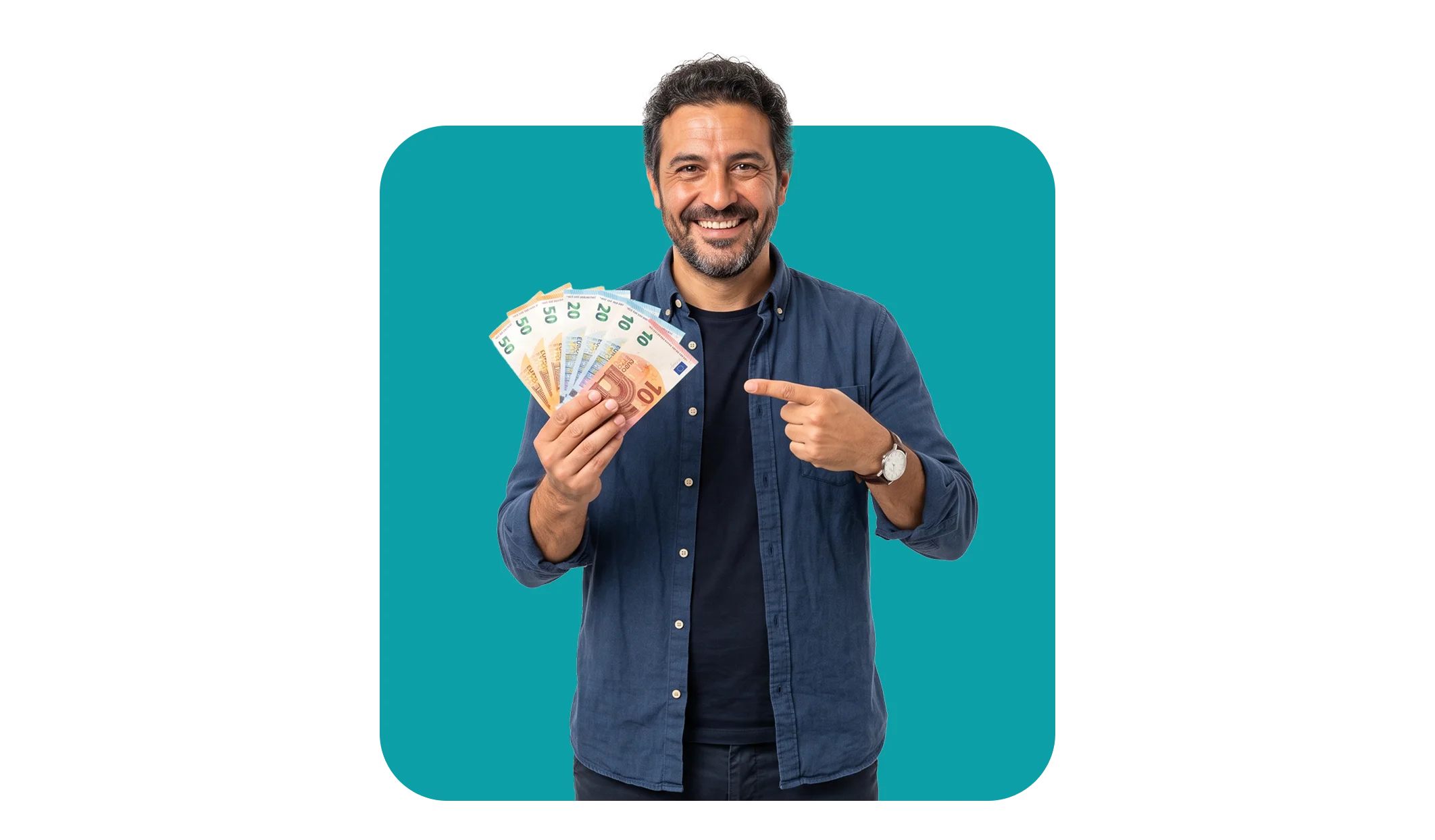 Un hombre sonriente sosteniendo varios billetes de euro en una mano y señalándolos con la otra, representando la concesión rápida de un préstamo