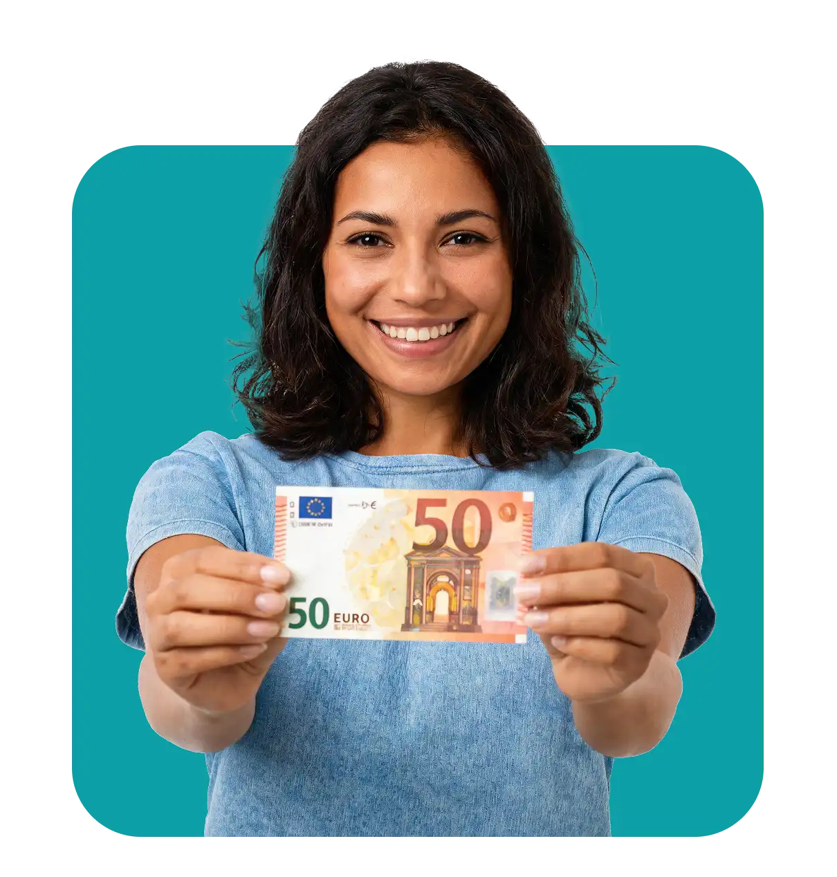 Chica sonriendo con un billete de 50 euros tras recibir un préstamo rápido